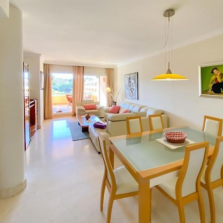 Apartamento En Los Patios De Santa Maria Golf Marbella Exteriör bild