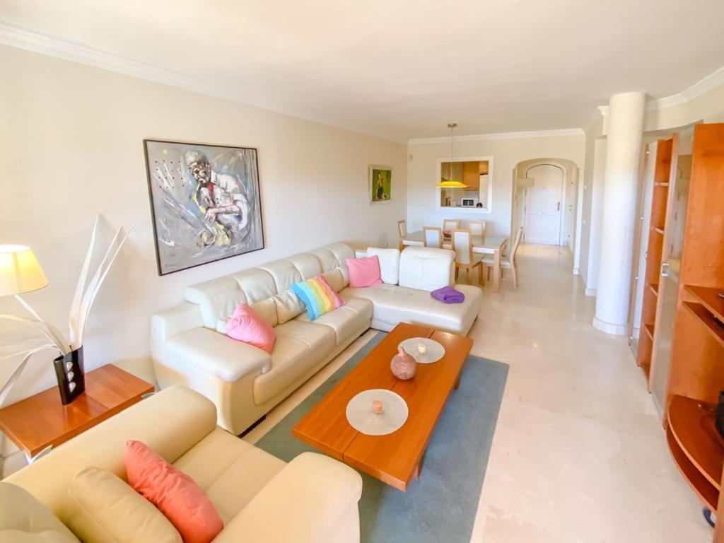 Apartamento En Los Patios De Santa Maria Golf Marbella Exteriör bild
