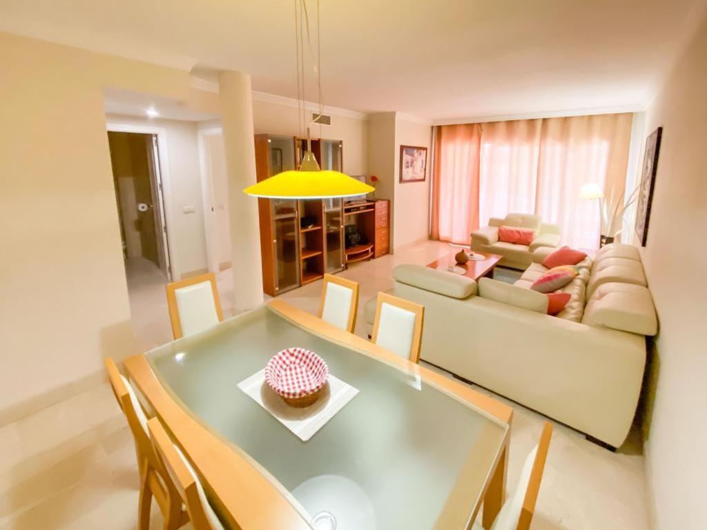 Apartamento En Los Patios De Santa Maria Golf Marbella Exteriör bild