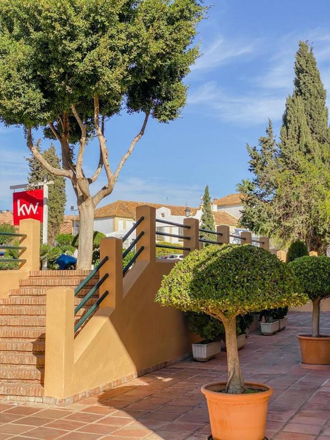 Apartamento En Los Patios De Santa Maria Golf Marbella Exteriör bild