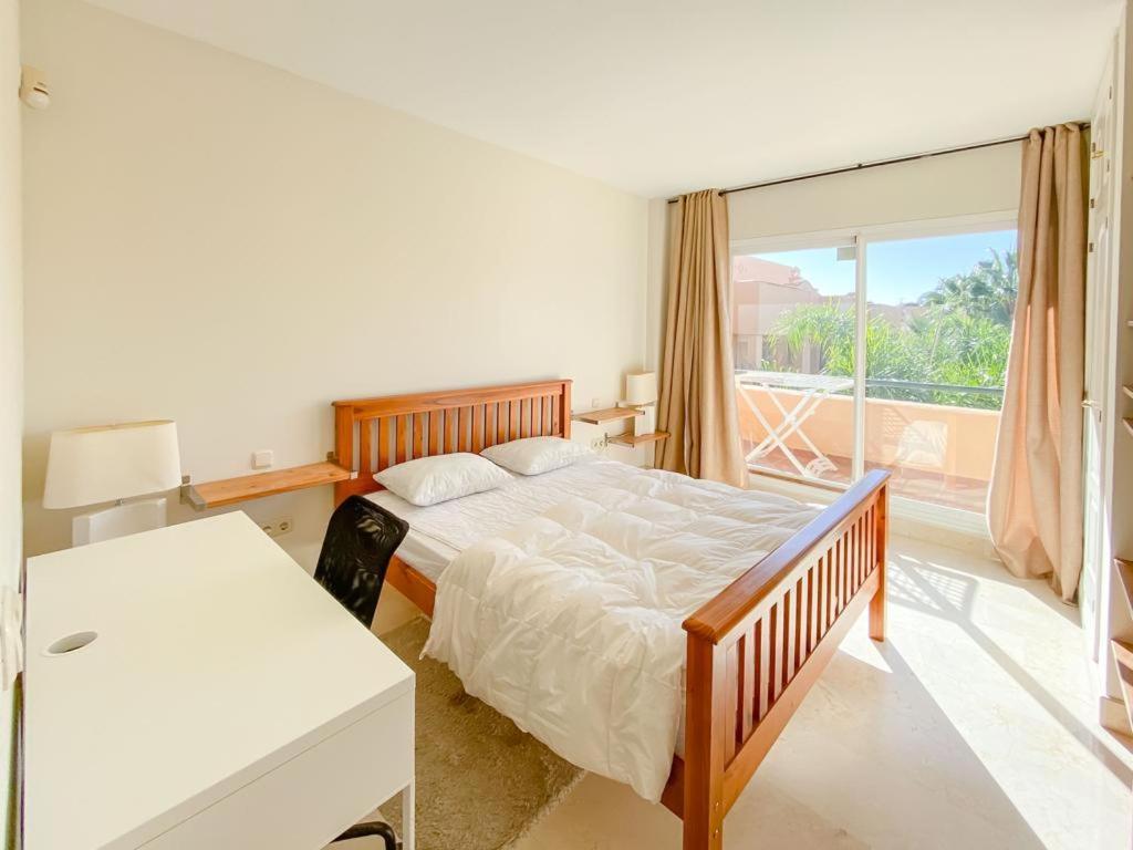 Apartamento En Los Patios De Santa Maria Golf Marbella Exteriör bild