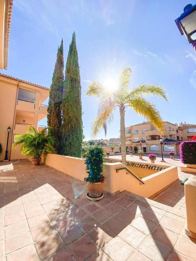 Apartamento En Los Patios De Santa Maria Golf Marbella Exteriör bild