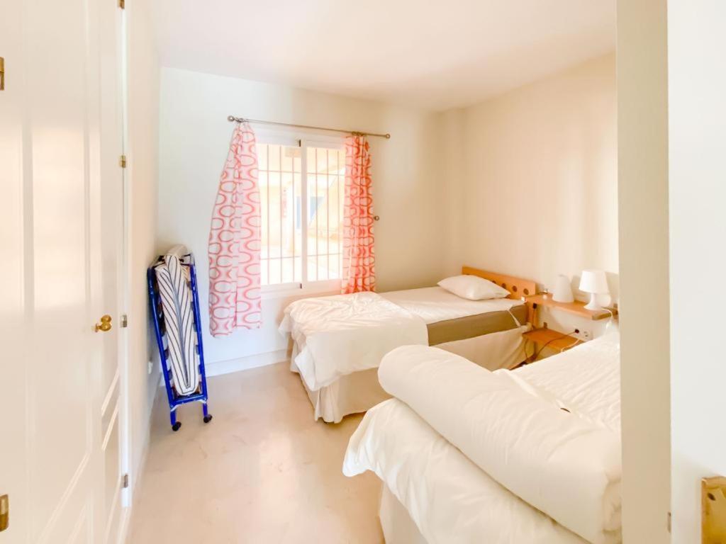 Apartamento En Los Patios De Santa Maria Golf Marbella Exteriör bild