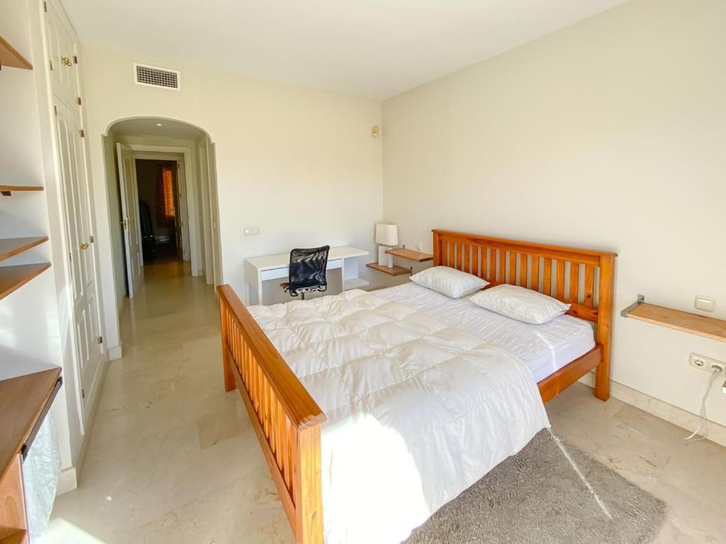 Apartamento En Los Patios De Santa Maria Golf Marbella Exteriör bild