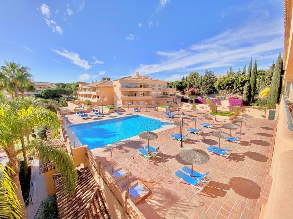 Apartamento En Los Patios De Santa Maria Golf Marbella Exteriör bild