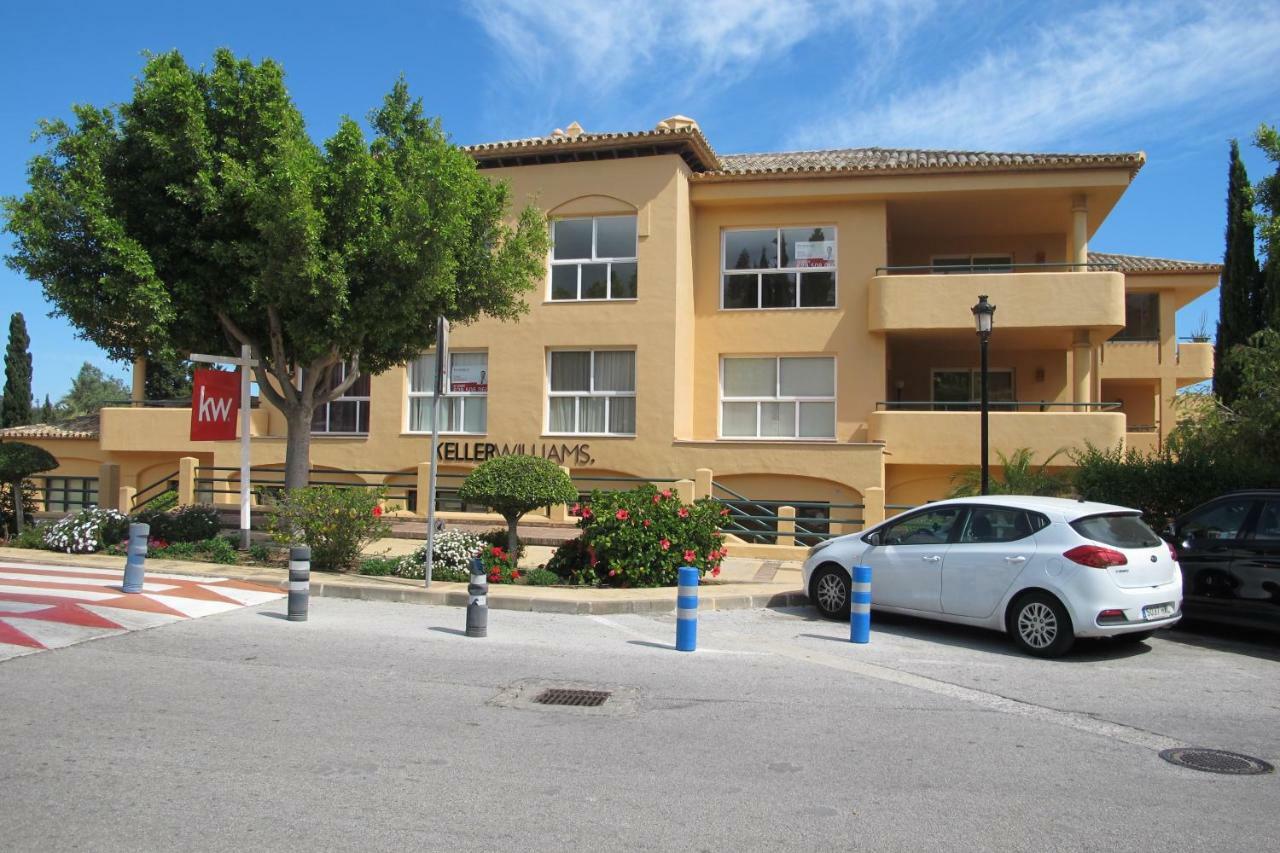 Apartamento En Los Patios De Santa Maria Golf Marbella Exteriör bild