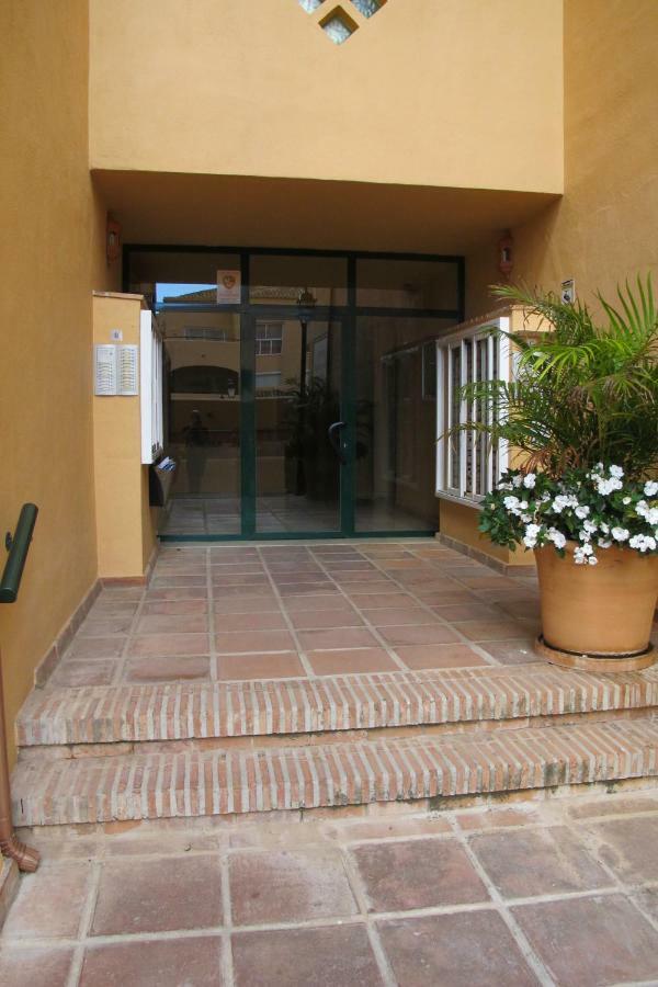 Apartamento En Los Patios De Santa Maria Golf Marbella Exteriör bild