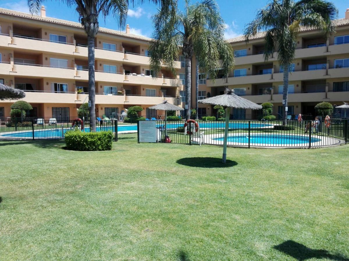 Apartamento En Los Patios De Santa Maria Golf Marbella Exteriör bild