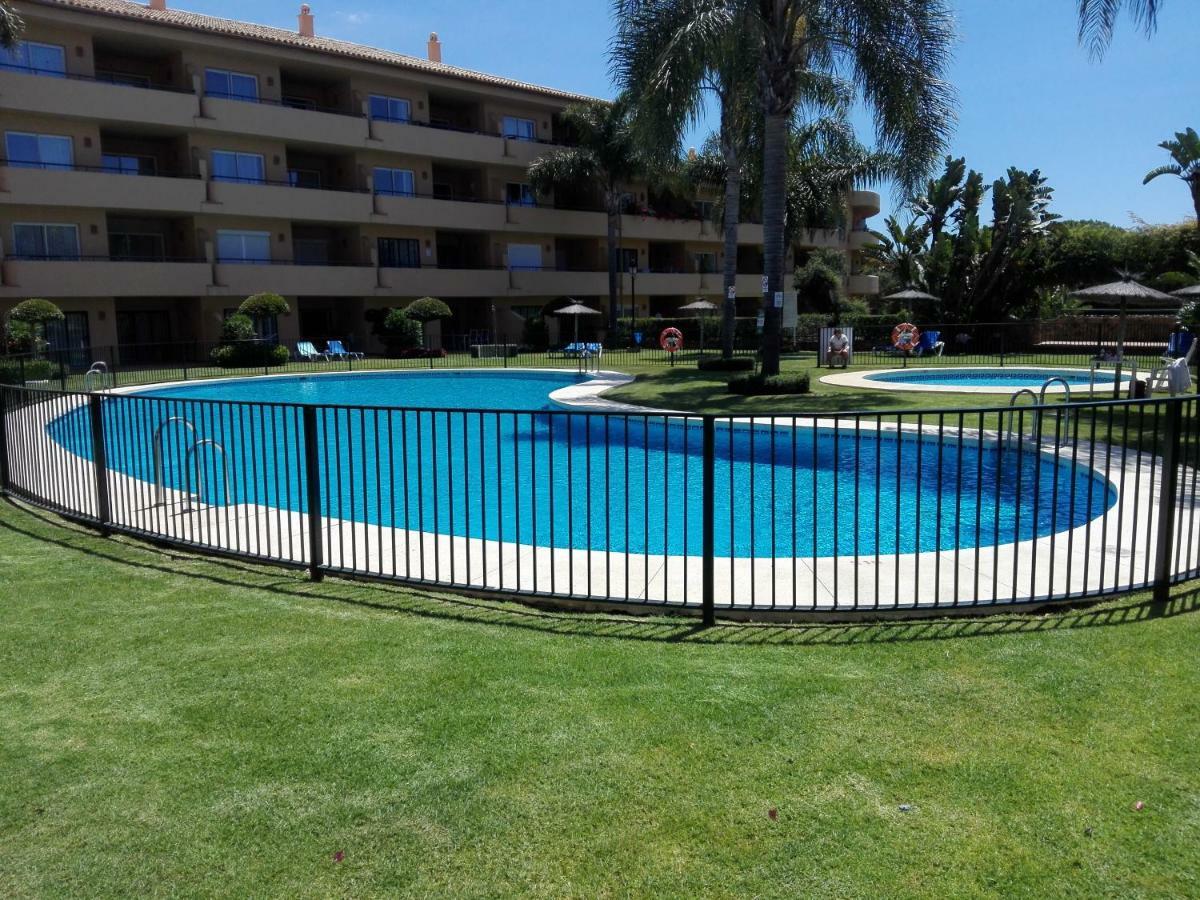 Apartamento En Los Patios De Santa Maria Golf Marbella Exteriör bild
