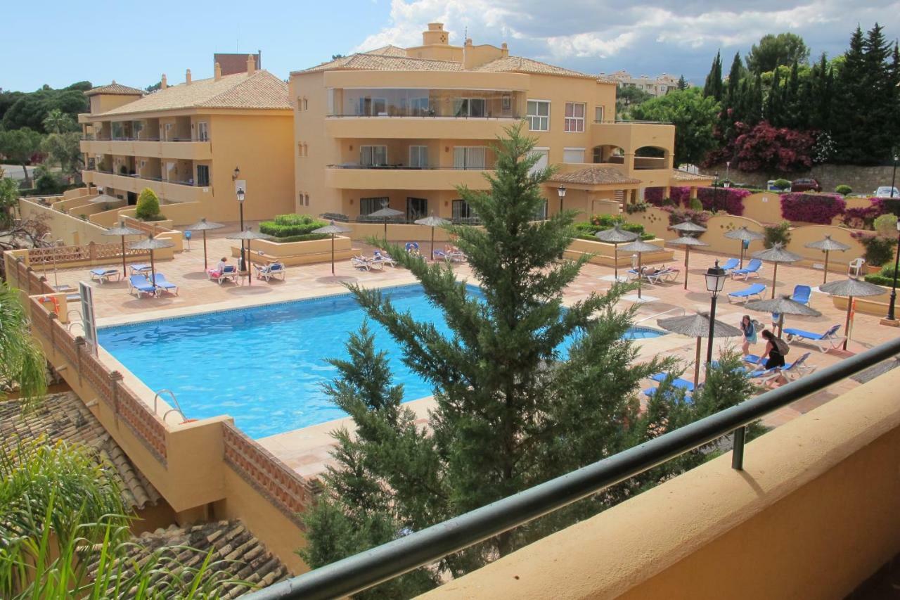 Apartamento En Los Patios De Santa Maria Golf Marbella Exteriör bild
