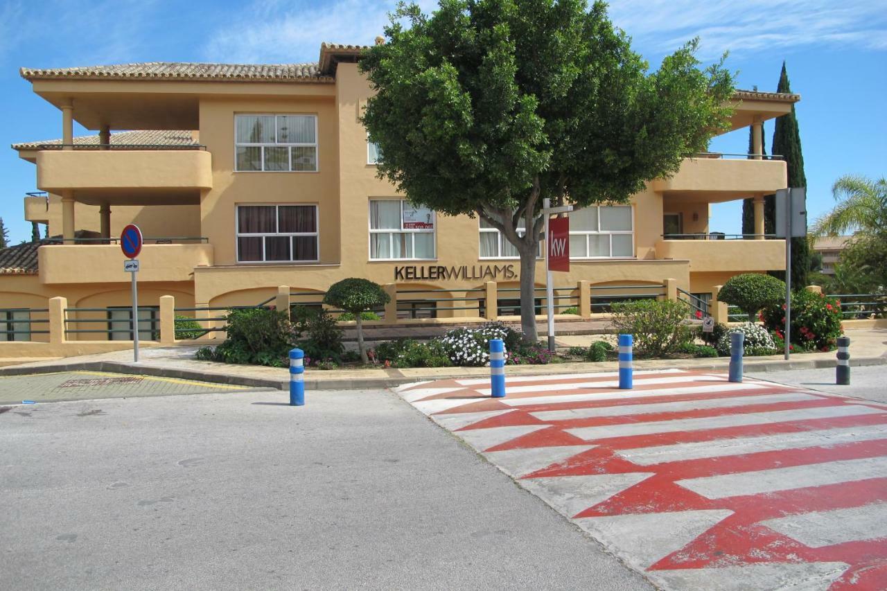 Apartamento En Los Patios De Santa Maria Golf Marbella Exteriör bild