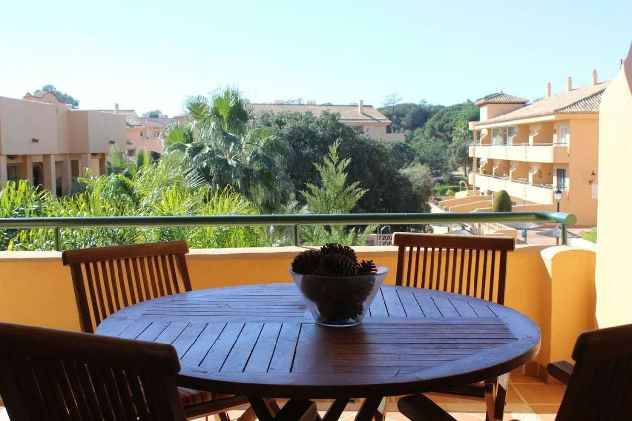 Apartamento En Los Patios De Santa Maria Golf Marbella Exteriör bild