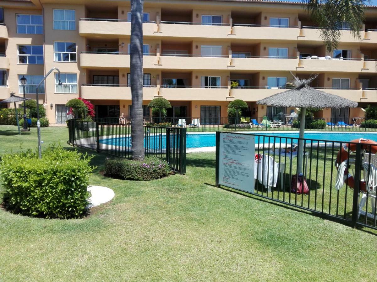 Apartamento En Los Patios De Santa Maria Golf Marbella Exteriör bild
